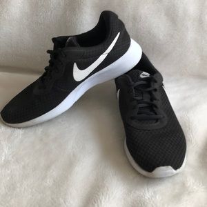 Nike Tanjun running shoes